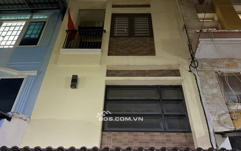 NHÀ HOT CỠ PHIM MƯA ĐỎ - ngay phố ẩm thực Bàn Cờ, 40m2, 3 tầng 4 phòng ngủ -6 tỷ (phẩy nhẹ)