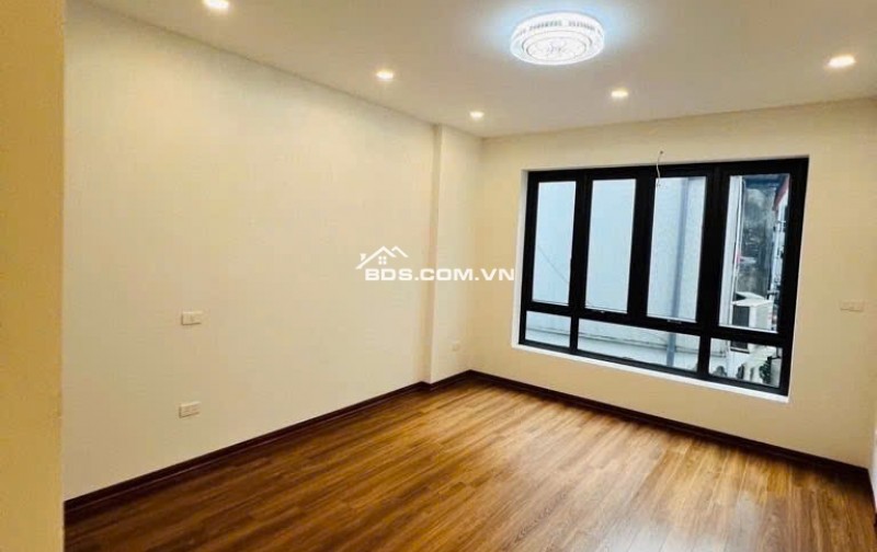 Chính chủ bán nhà Lạc Long Quân – 75m², 5 tầng, ngõ thoáng, giá hấp dẫn