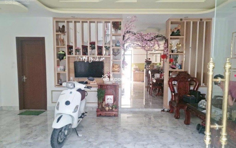 Chính chủ bán nhà 3 tầng kiên cố, rộng rãi – vị trí đẹp đường Huỳnh Tấn Phát, Quận 7