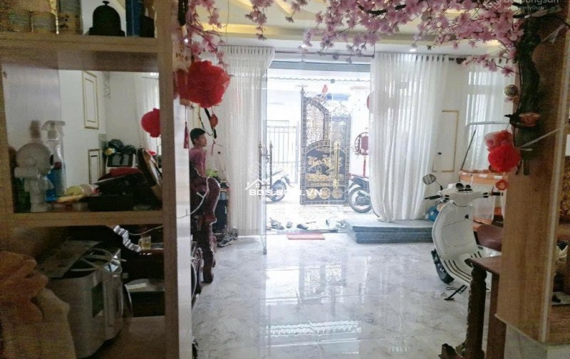 Chính chủ bán nhà 3 tầng kiên cố, rộng rãi – vị trí đẹp đường Huỳnh Tấn Phát, Quận 7