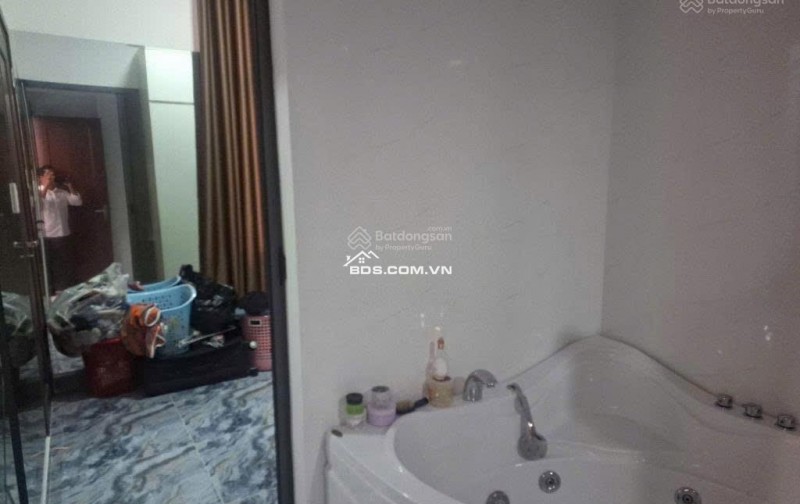 Chính chủ bán nhà 3 tầng kiên cố, rộng rãi – vị trí đẹp đường Huỳnh Tấn Phát, Quận 7