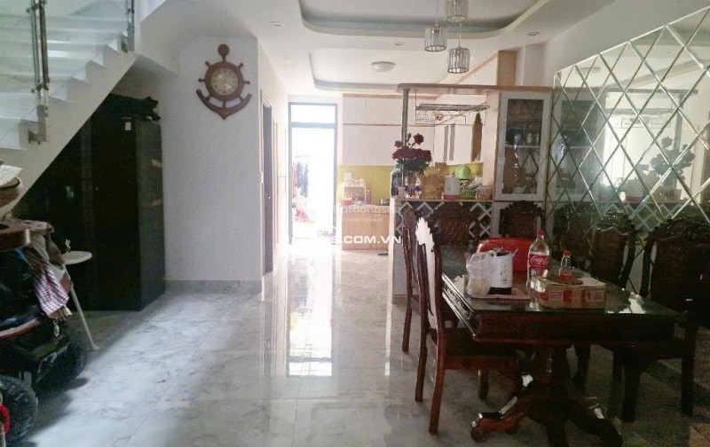 Chính chủ bán nhà 3 tầng kiên cố, rộng rãi – vị trí đẹp đường Huỳnh Tấn Phát, Quận 7