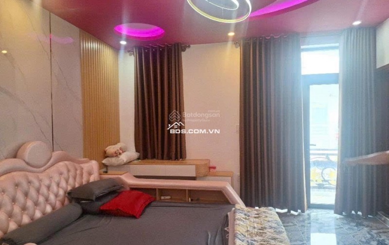 Chính chủ bán nhà 3 tầng kiên cố, rộng rãi – vị trí đẹp đường Huỳnh Tấn Phát, Quận 7