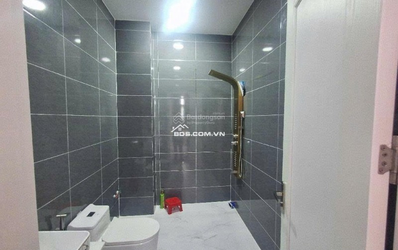 Chính chủ bán nhà 3 tầng kiên cố, rộng rãi – vị trí đẹp đường Huỳnh Tấn Phát, Quận 7
