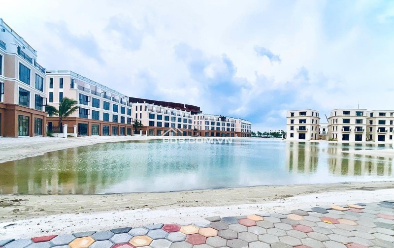 Biệt thự đơn lập ĐV2-18 – Đảo Vua, Vinhomes Royal Island (Vũ Yên, Hải Phòng)