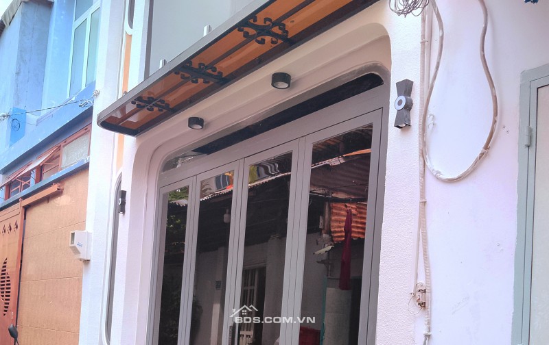 Nhà phố thiết kế hiện đại – sang trọng, phong cách tối giản 1 trệt 1 lầu 3 phòng ngủ gần Phan Xích Long 6.8 tỷ