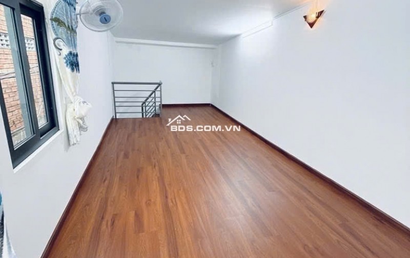 Nhà bán MẶT TIỀN đường Đoàn Văn Bơ Quận 4 MỚI ĐẸP, khu buôn bán sầm uất chỉ 2 phút qua Quận 1, giá nhỉnh 5 tỷ