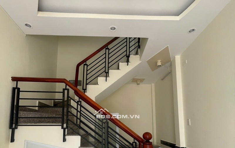  Nhà nhỏ đẹp - giá xinh xinh- Hẻm xe hơi - Gần chợ - Khu dân cư sầm uất.