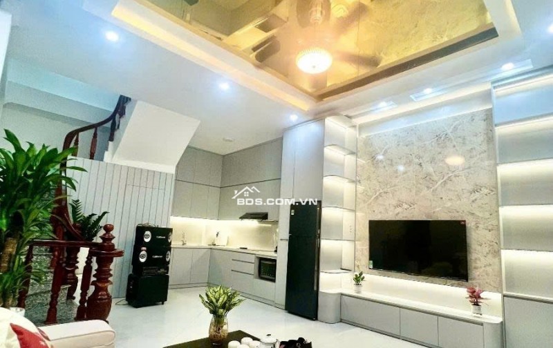 Bán Nhà Tôn Thất Tùng, Đống Đa - Hàng Xóm Đại Học Y- Gần  Phố - Ở Ngay - 50m, 5 Tầng - Nhỉnh 8 Tỷ.