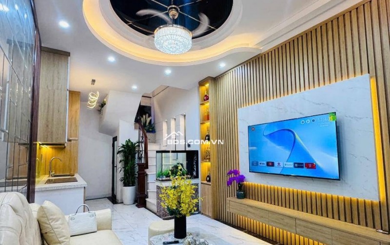 Nhà Đẹp Gần Đường Ô Tô,  Dốc Thọ Lão 25/27m, 4  tầng,  mt 4m, giá 8.3 tỷ.