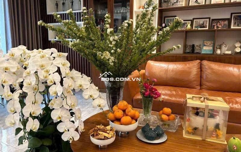 Nhà Đẹp Ô TÔ Vào Nhà, Đường Láng 121m, 5 tầng, mt 7.5m, giá 44 tỷ