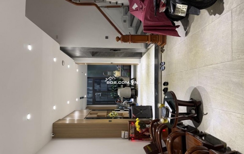 Bán gấp nhà hẻm xe hơi đường C1, Tân Bình: 84m2, 4 tầng, 4PN, sổ đỏ trao tay, giá hời chỉ 18.5 tỷ! Gọi ngay 0789892658.