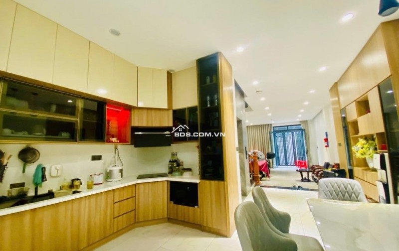 Bán gấp nhà hẻm xe hơi đường C1, Tân Bình: 84m2, 4 tầng, 4PN, sổ đỏ trao tay, giá hời chỉ 18.5 tỷ! Gọi ngay 0789892658.