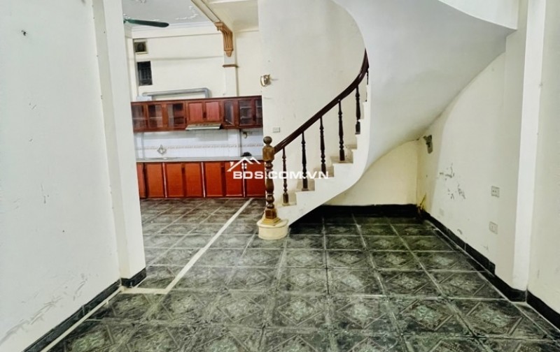 Bán Nhà Thái Thịnh – 43m² + Sân 8m, 4 Tầng, Ngõ Nông Gần Phố – Giá 10.8 Tỷ  Nội dung: