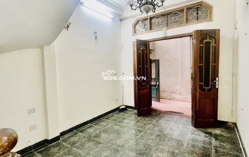 Bán Nhà Thái Thịnh – 43m² + Sân 8m, 4 Tầng, Ngõ Nông Gần Phố – Giá 10.8 Tỷ  Nội dung: