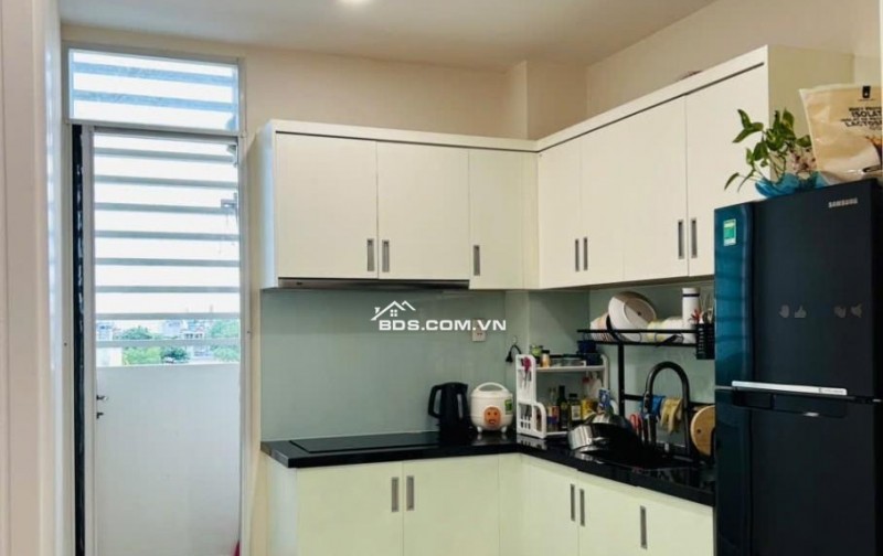 C/c  Saigon Tower, Thoại Ngọc Hầu, Tân Phú : 2p ngủ,69m2, 8tr/th