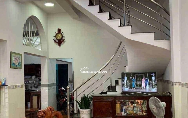 Biệt thự phố 8x17m 3tầng 6PN hẻm xe hơi Trưng Vương 3, Hóc Môn