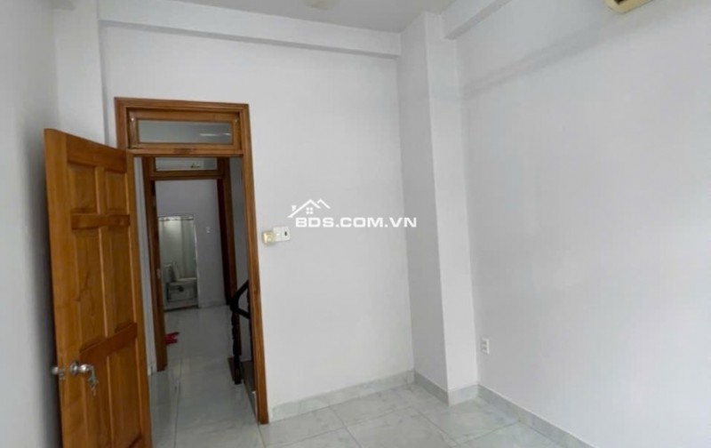 NHÀ HOT CỠ PHIM MƯA ĐỎ - ngay phố ẩm thực Bàn Cờ, 40m2, 3 tầng 4 phòng ngủ -6 tỷ (phẩy nhẹ)