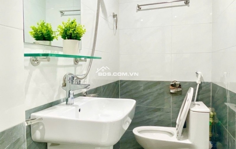 Cần bán căn hộ dịch vụ 80m 6 tầng CCMN thang máy, dòng tiền đỉnh ngay Học viện Nông nghiệp, PCCC đảm bảo từng phòng