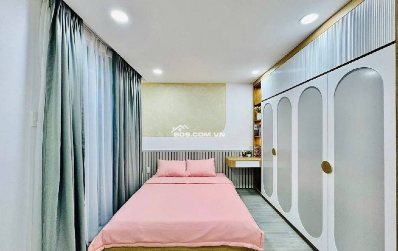  RẤT HIẾM - VỊ TRÍ ĐẸP - GẦN HỒ SÀI ĐỒNG - RA OTO TRÁNH 20M - TẶNG FULL NỘI THẤT 