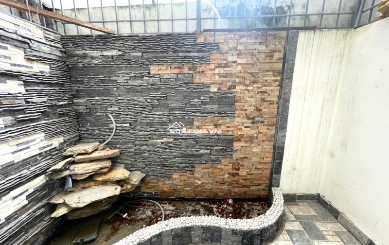 LÒ ĐÚC DÂN XÂY KHUNG CỘT BÊ TÔNG – GẦN PHỐ TRUNG TÂM HAI BÀ