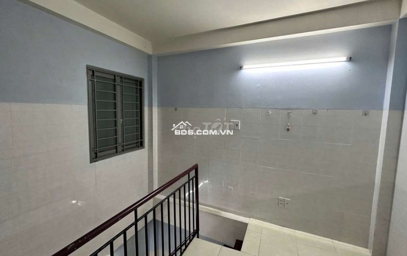 Cho Thuê Phòng trọ kiểu CCMN Quận 4 mới chỉ 4 triệu/tháng có lầu ở được 2 người.