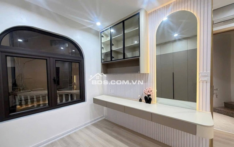 Nhà Đẹp Ngõ Linh Quang, Đống Đa 31m, 5 tầng, mt 4m, giá 9.3 tỷ