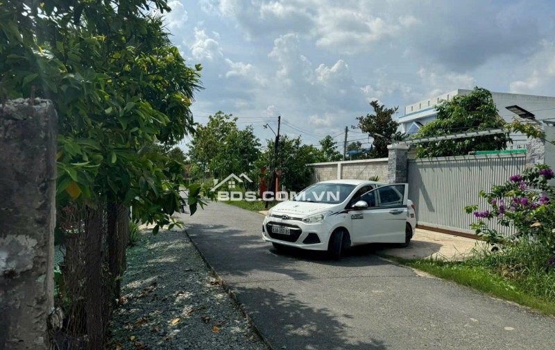Chính Chủ Bán Nhà Vườn 300m2 Mặt Tiền Đường Lê Minh Xuân, xã Nhơn Thạnh Trung, TP. Tân An, Long an