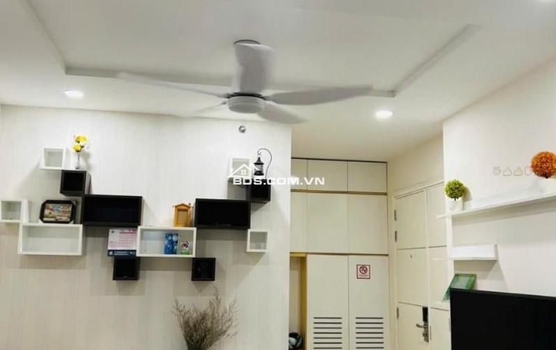 C/c  Saigon Tower, Thoại Ngọc Hầu, Tân Phú : 2p ngủ,69m2, 8tr/th