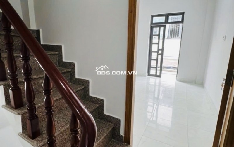 NHÀ HOT CỠ PHIM MƯA ĐỎ - ngay phố ẩm thực Bàn Cờ, 40m2, 3 tầng 4 phòng ngủ -6 tỷ (phẩy nhẹ)
