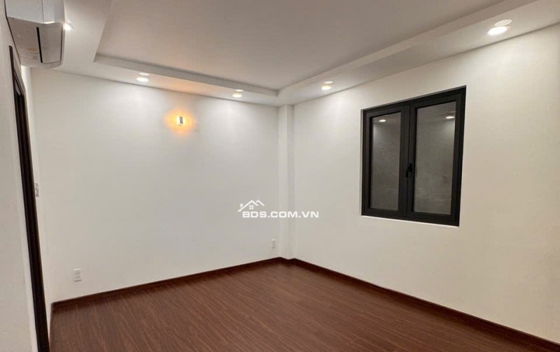 CHÍNH CHỦ CẦN BÁN NHÀ 1 TRỆT 3 LẦU CÓ BAN CÔNG, CÓ SÂN ĐỂ XE QUẬN BÌNH THẠNH