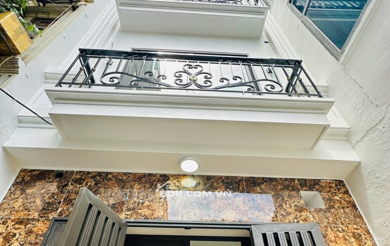 Chính chủ caàn nhượng  lại căn nhà tại ngõ 282 Kim Giang, DT36m2, 4 tầng giá 7,6 tỷ.