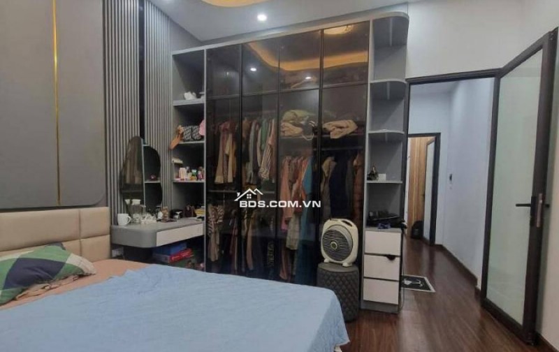 Chính chủ caàn nhượng  lại căn nhà tại ngõ 282 Kim Giang, DT36m2, 4 tầng giá 7,6 tỷ.