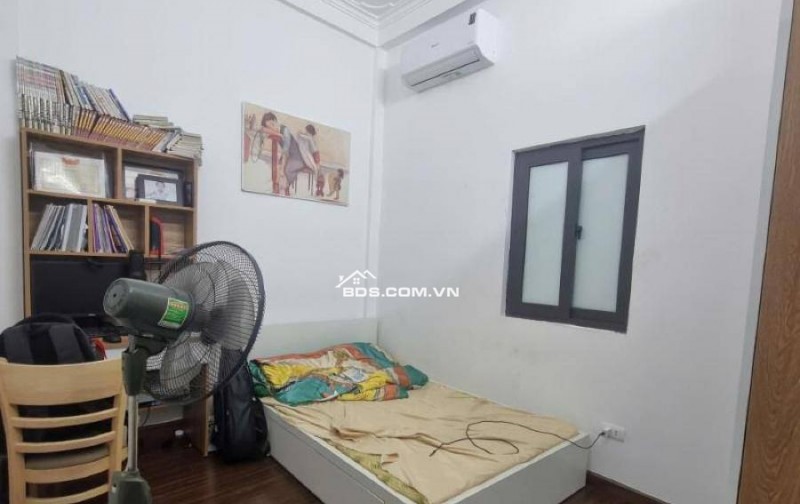 Chính chủ caàn nhượng  lại căn nhà tại ngõ 282 Kim Giang, DT36m2, 4 tầng giá 7,6 tỷ.