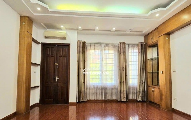 Ôtô tránh Phạm Tuấn Tài (Hoàng Quốc Việt) 58m/5Tầng/MT 5m 32 Tỷ, Ngõ To Hơn Phố