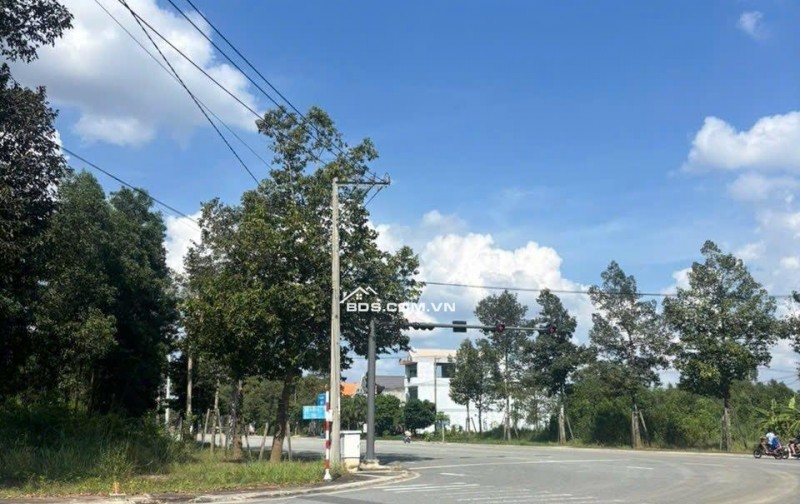 Bán nhanh lô đất Mặt tiền 150m thuộc Mỹ Phước 4, TP Bến Cát, Bình Dương, TPHCM
Đối diện đang xây trường Đại học Thủ Dầu Một