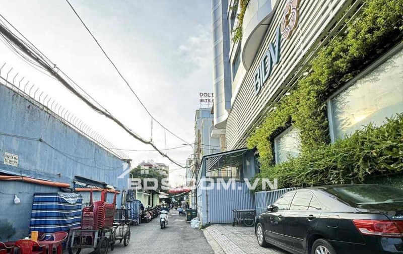 BÁN NHÀ ĐƯỜNG 3/2 , P12- XE HƠI ĐẬU CỬA - KHU PHÂN LÔ -SỔ VUÔNG ĐẸP - 5 TẤM HC ĐỦ- 4PN . MT 8