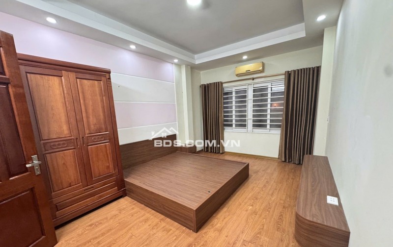 TRUNG TÂM CẦU GIẤY - NHÀ ĐẸP LỘNG LẪY - DÂN XÂY CHẮC CHẮN - 5 TẦNG KIÊN CỐ - VUÔNG VỨC NỞ HẬU
