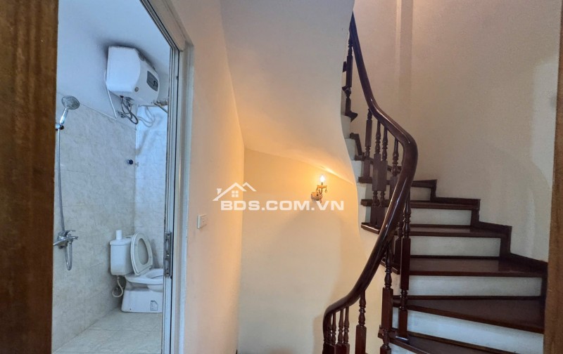 TRUNG TÂM CẦU GIẤY - NHÀ ĐẸP LỘNG LẪY - DÂN XÂY CHẮC CHẮN - 5 TẦNG KIÊN CỐ - VUÔNG VỨC NỞ HẬU