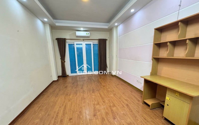 TRUNG TÂM CẦU GIẤY - NHÀ ĐẸP LỘNG LẪY - DÂN XÂY CHẮC CHẮN - 5 TẦNG KIÊN CỐ - VUÔNG VỨC NỞ HẬU
