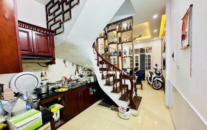 NGÕ NÔNG GẦN PHỐ - VÀI BƯỚC CHÂN RA  HỒ ĐIỀU HOÀ - NHÀ ĐẸP Ở LUÔN - TẶNG NỘI THẤT.
