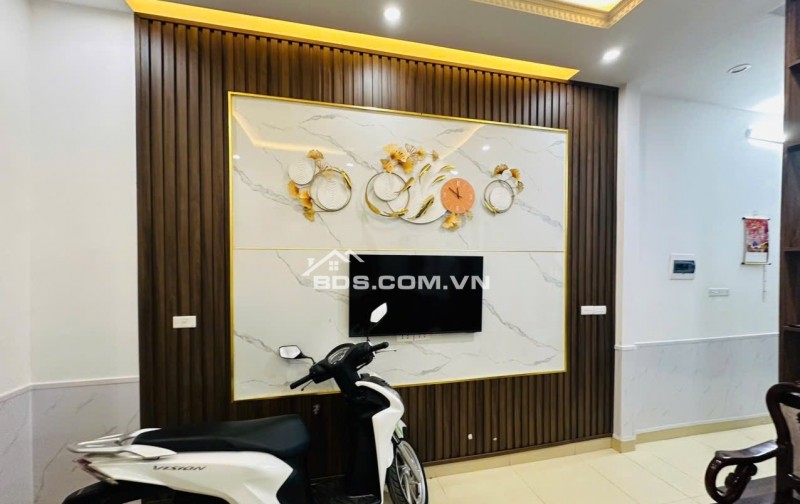 NGÕ NÔNG GẦN PHỐ - VÀI BƯỚC CHÂN RA  HỒ ĐIỀU HOÀ - NHÀ ĐẸP Ở LUÔN - TẶNG NỘI THẤT.