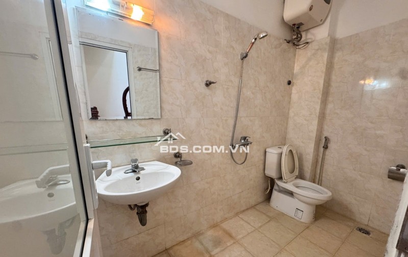 TRUNG TÂM CẦU GIẤY - NHÀ ĐẸP LỘNG LẪY - DÂN XÂY CHẮC CHẮN - 5 TẦNG KIÊN CỐ - VUÔNG VỨC NỞ HẬU