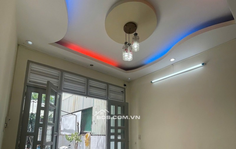  Nhà nhỏ đẹp - giá xinh xinh- Hẻm xe hơi - Gần chợ - Khu dân cư sầm uất.