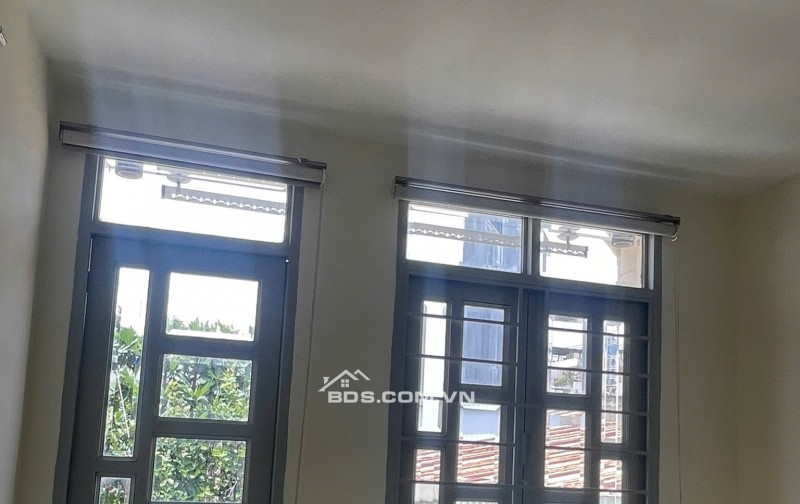  Nhà nhỏ đẹp - giá xinh xinh- Hẻm xe hơi - Gần chợ - Khu dân cư sầm uất.