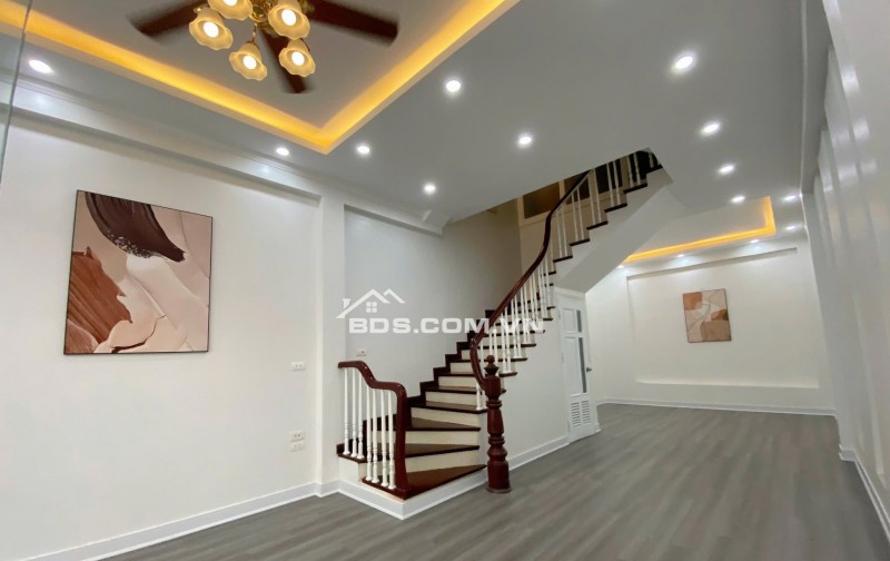Nhà Nguyễn Khang - Phân Lô Oto Tránh - 2 Nhà Ra Phố - Ngõ Thông Kinh Doanh