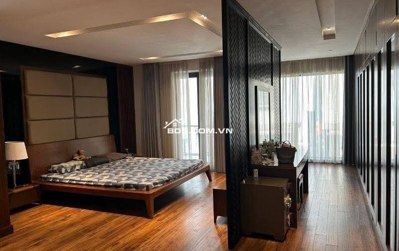 Nhà Đẹp Ô TÔ Vào Nhà, Đường Láng 121m, 5 tầng, mt 7.5m, giá 44 tỷ.