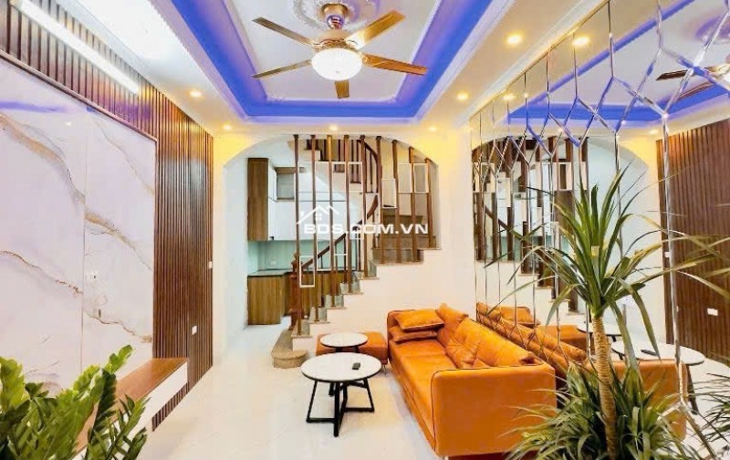 NHÀ ĐẸP LĨNH NAM – 30M² – GẦN PHỐ – CHỈ 5 TỶ -  SỔ ĐỎ SANG TÊN NGAY
