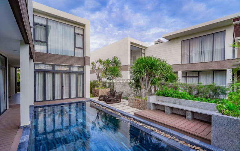 Biệt Thự Caraworl Cam Ranh - View Biển DT: 700m2 SHR Lâu Dài  - Giá Tốt 27.5 tỷ