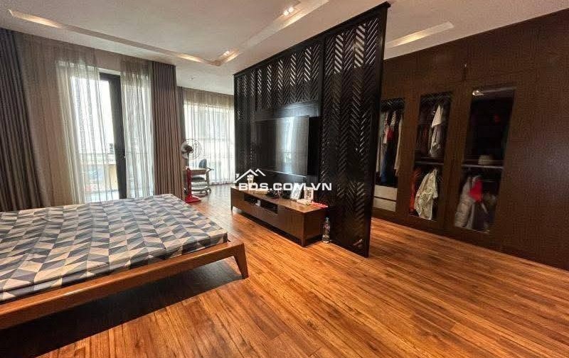 Nhà Đẹp Ô TÔ Vào Nhà, Đường Láng 121m, 5 tầng, mt 7.5m, giá 44 tỷ.